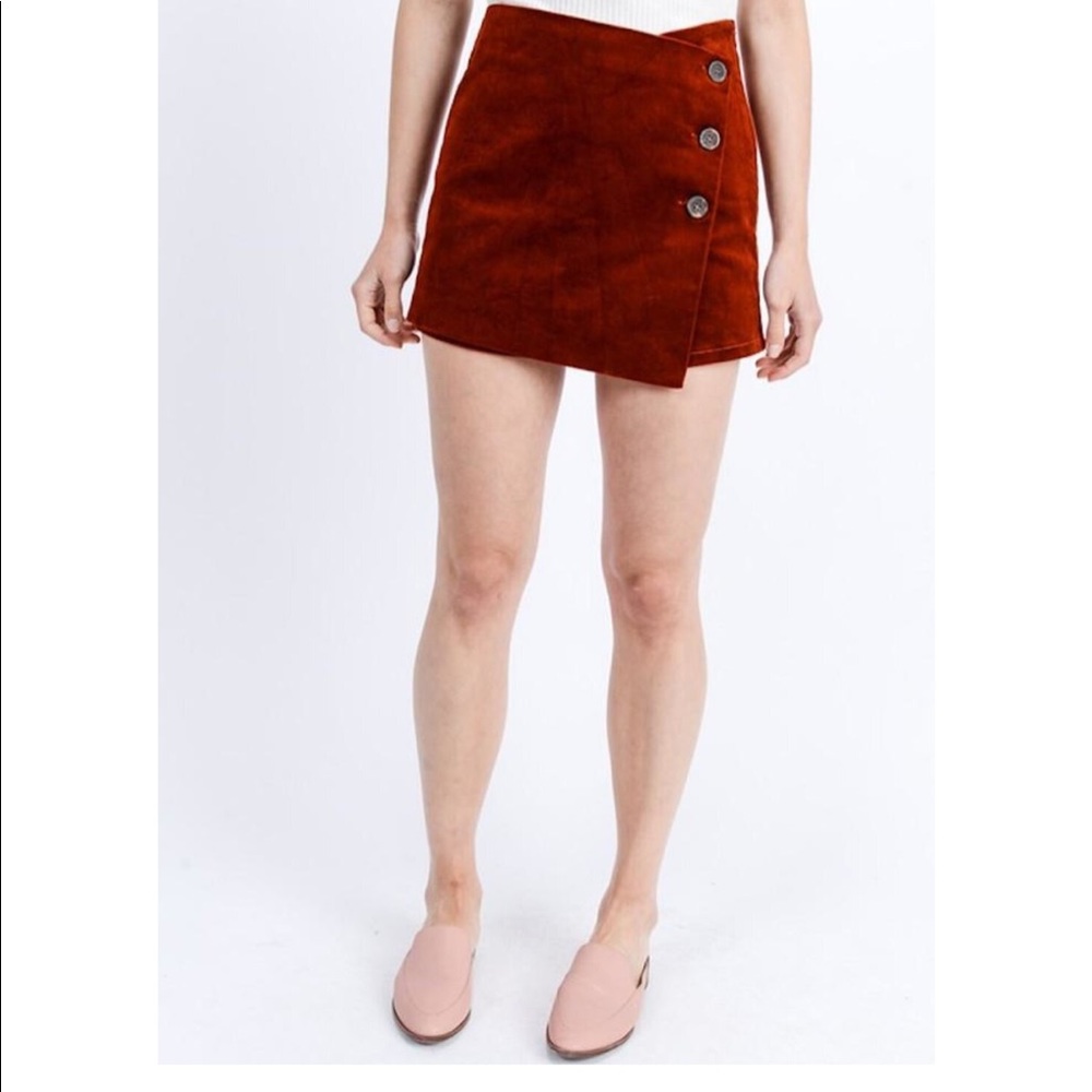 red shorts